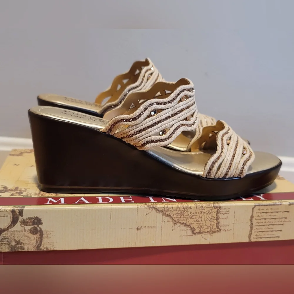 NIB TUSCANY Easy Street Selva Wedge Made in Italy Natural Gold Heel Sandals 7W